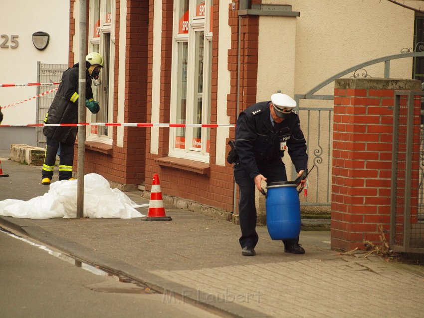 Weisses Pulver im Buero gefunden Koeln Porz Mitte Hauptstr P190.JPG